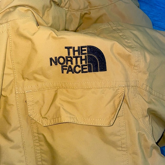 The north face 550 winter jacket with face mask size small - Picture 4 of 4
